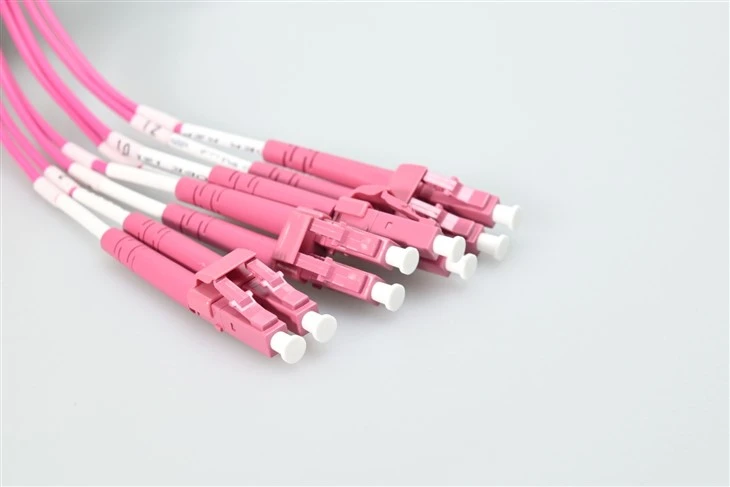 FIBER OPTIC PATCH CORD MTP TO LC UPC 8CORE OM4 3.0MM