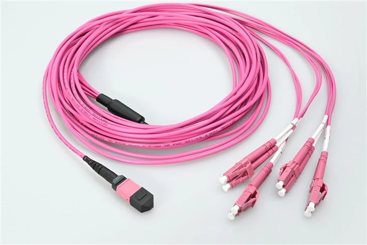 Отводной кабель MTP к LC 8-Fiber OM4 с разъемом MTP с низкими потерями 0,35 дБ